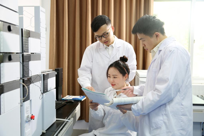武汉清华康源生物科技有限公司在煤炭板块上半年取得了显著成绩，完成了“双过半”任务。